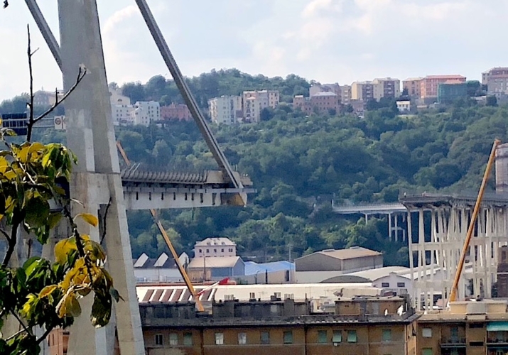 Il Ponte Morandi dopo il crollo visto da Est dettaglio